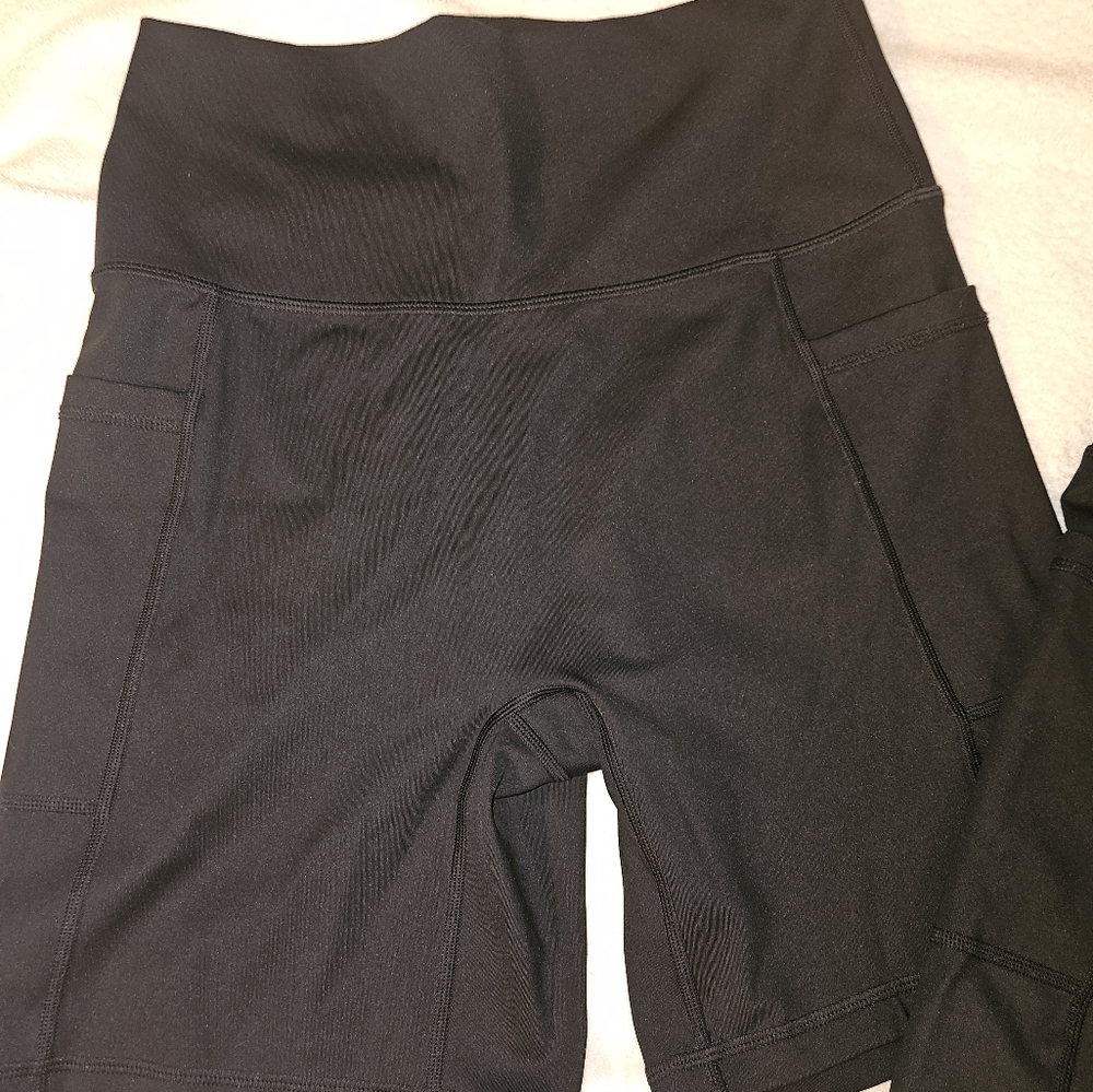 Offline by Aerie black pocketed bike shorts, L. EUC
